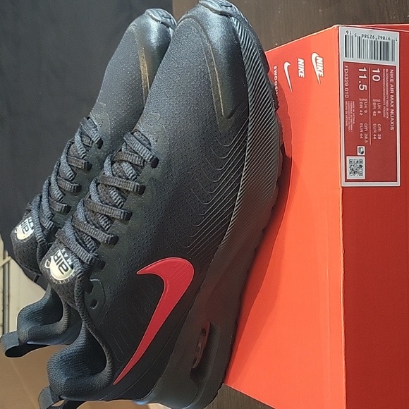 Nike Air Max Nuaxis in the "Black University Red" Mens 10 Womens 11.5 NWT & BOX - Picture 3 of 11